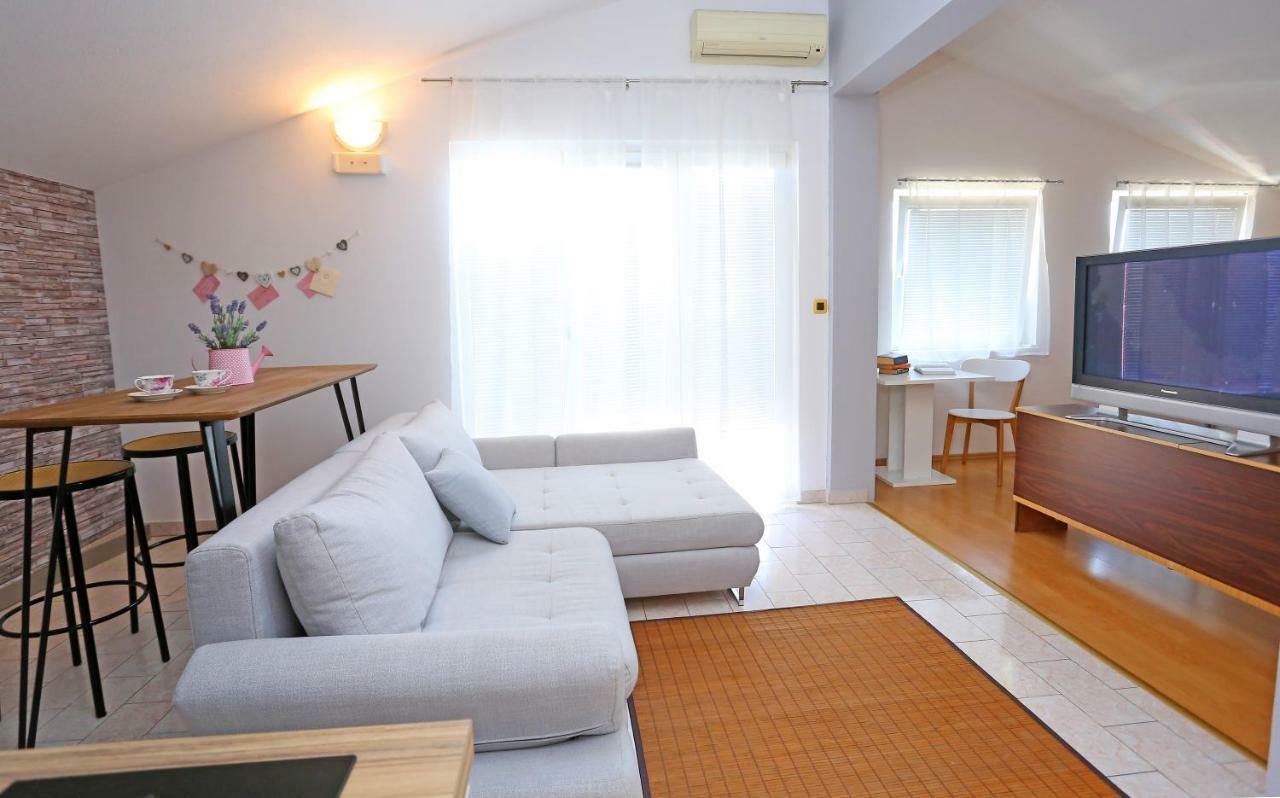 Studio Apartment Grey Split Exterior foto